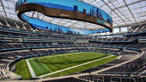 王楚钦新加坡大师赛男单三连胜，击败卡尔伯格晋级八强